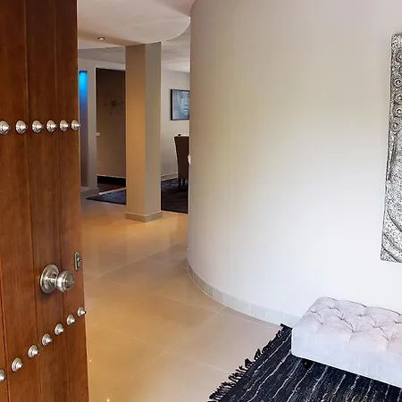 Tranquila Luxury 6 Bedroom In