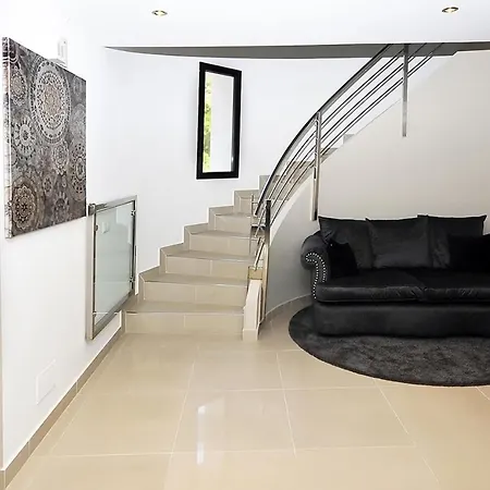 Tranquila Luxury 6 Bedroom In Holiday home *