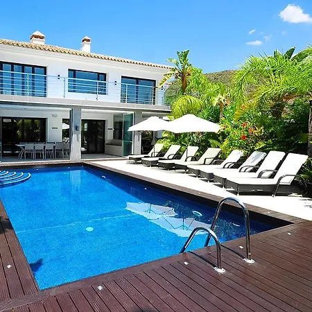 Tranquila Luxury 6 Bedroom In